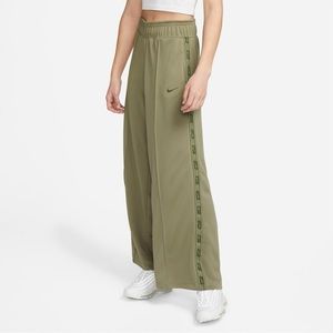 Women's Nike Sportswear Tape Logo High-Rise Wide Leg Pants. Green. Med.